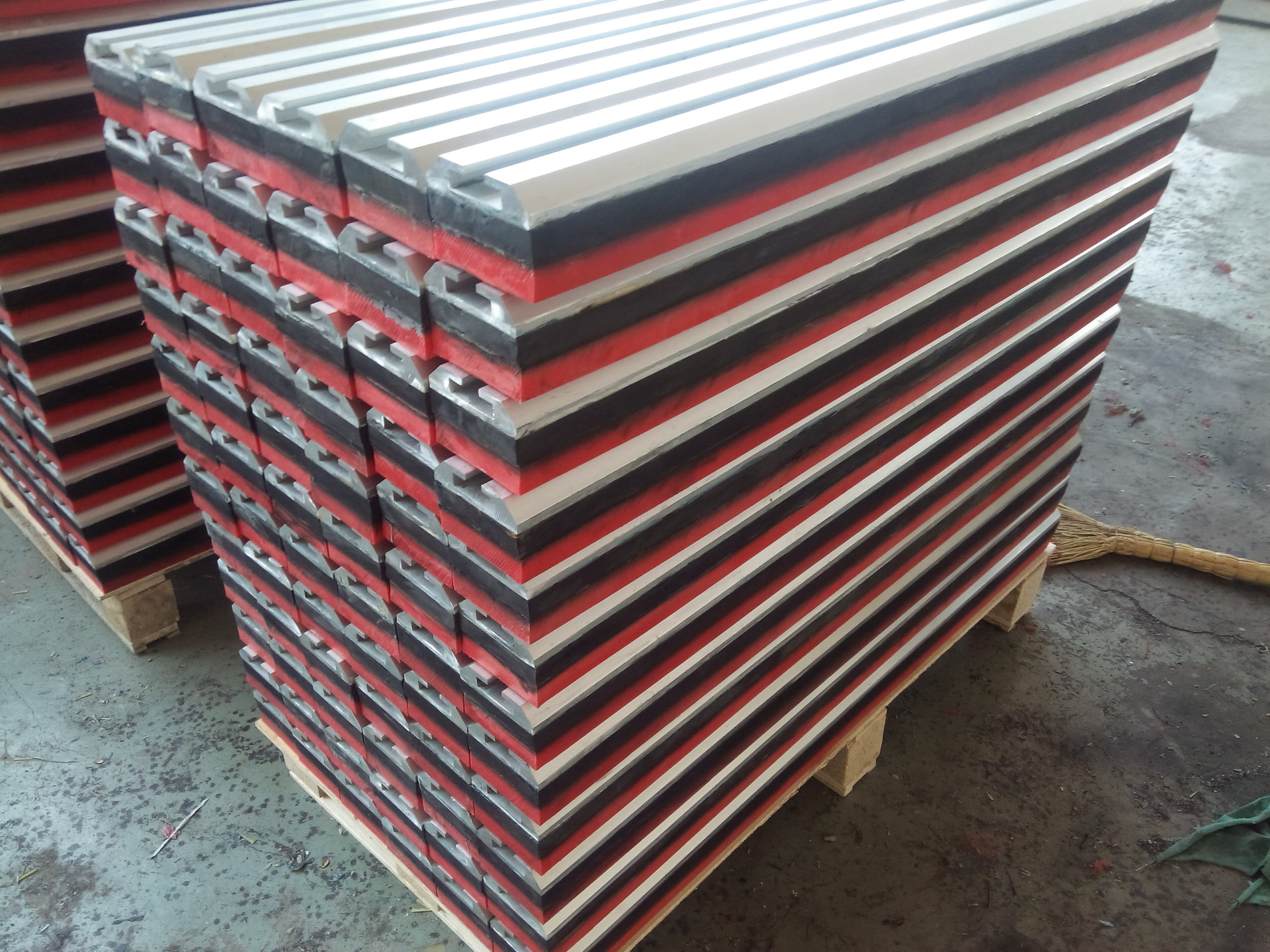 UHMWPE Conveyor impact bar with Aluminum file