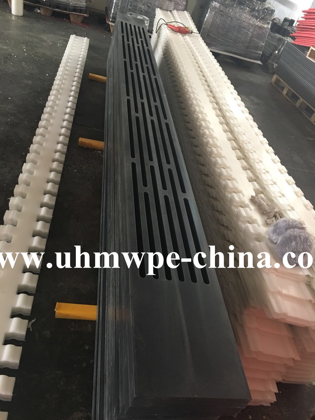 Stong Hardness Ceramic with UHMWPE Suction Box Cover